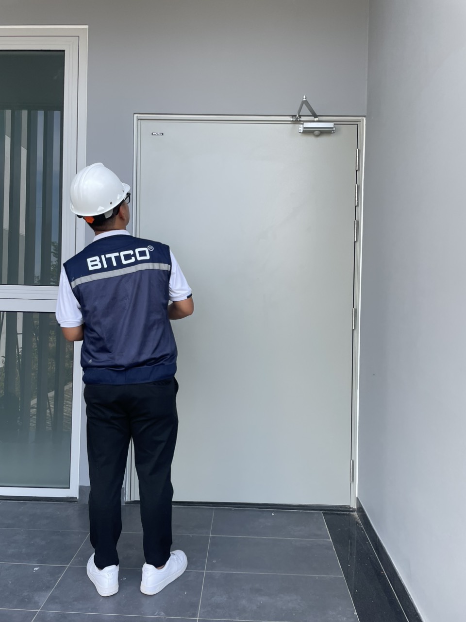 cửa kính chống cháy Bitco